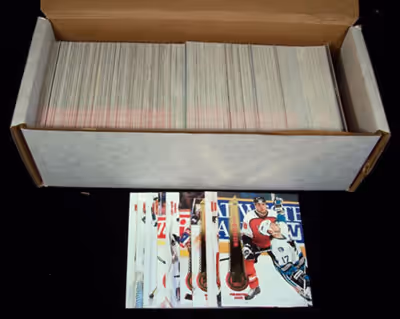 PINNACLE 1994 SET COMPLET 1 ET 2 520 CARTES VIENS DANS UN CARTABLE DE HOCKEY AVEC FEUILLE PROTECTRIC...