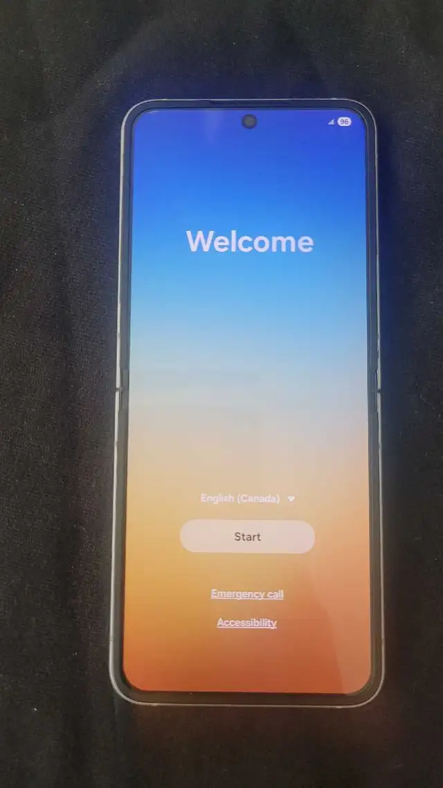 Unlocked Samsung Galaxy Z Flip6 5G – 256GB in Cell Phones in Richmond - Image 2