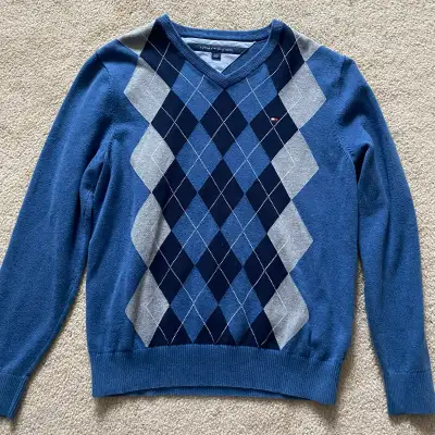 Tommy Hilfiger size small, View more
