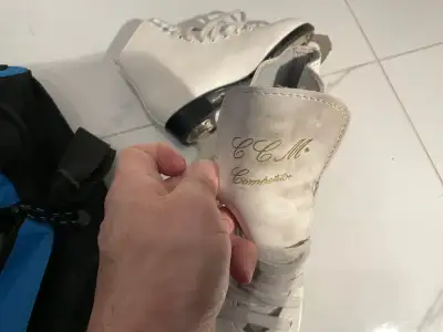 Used girl's skates, View more