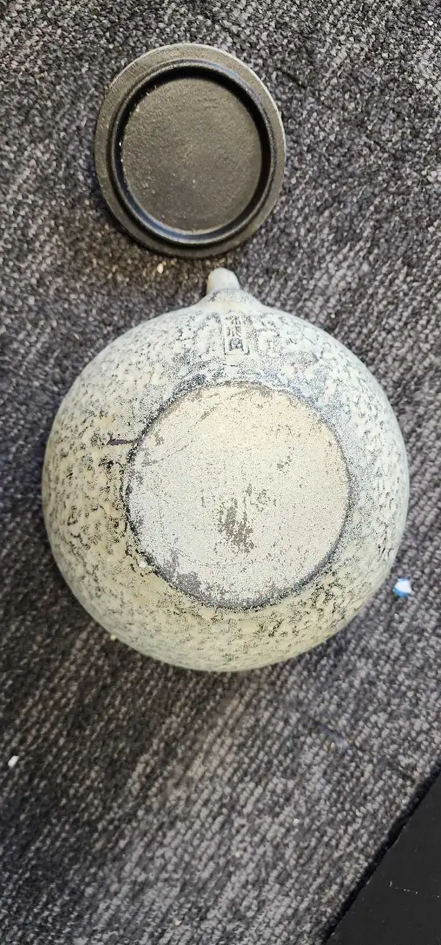 A Japanese Nambu Tekki cast iron teapot with "Tenpō Tsūhō" coin in Kitchen & Dining Wares in Calgary - Image 5