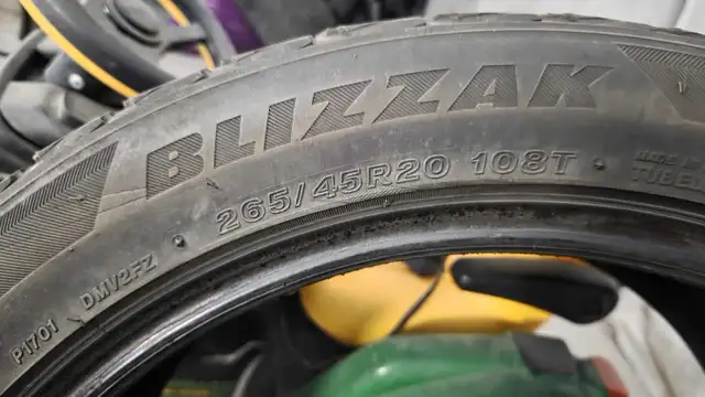snow tires 265/45 R20 Bridgestone blizzak in Tires & Rims in Mississauga / Peel Region - Image 4