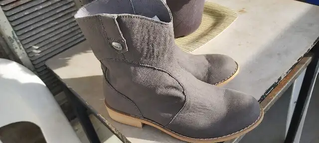 LEATHER  BOOTS SIZE 7 WOMEN in Women's - Shoes in City of Toronto - Image 8