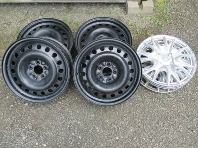 Quatre jantes ( rim ) en acier 17×7 Bolt pattern : 5×114,3 mm Center bore : 67,1 mm utiliser une hiv...