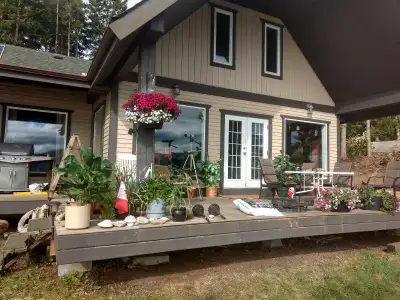 Complete Solar system with back up generator that starts automatically when needed. House has 4 bedr...