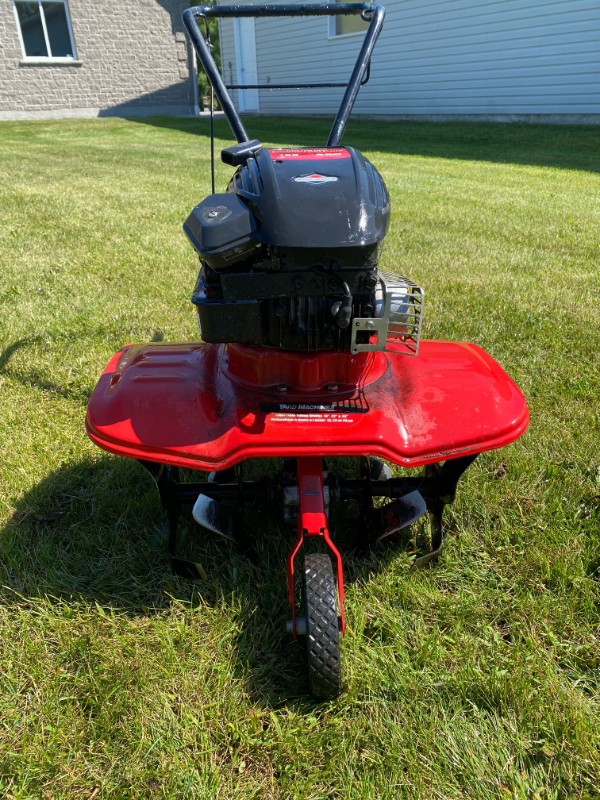Yard Machines by MTD front tine garden Tiller Tondeuses et