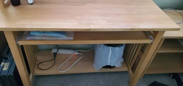 Wooden Desk in Desks in St. Catharines - Image 5