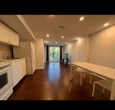 A walkout basement in Richmond Hill available for lease. One bedroom and separate laundry. Freshly p...