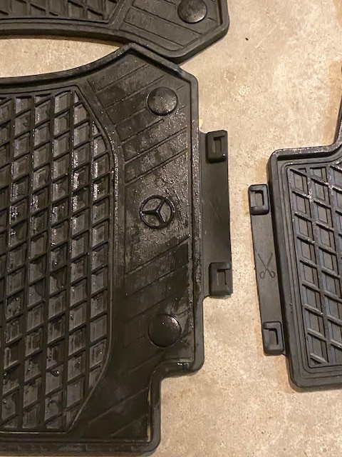 Mercedes C-Class rubber mats in Other in Markham / York Region - Image 3