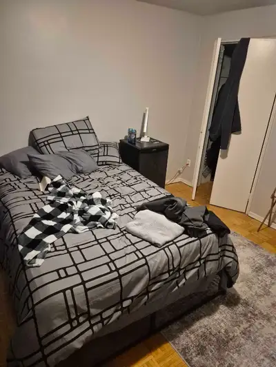 Renting bedroom on month to month basis in a e bedroom townhouse shared with w professional working...