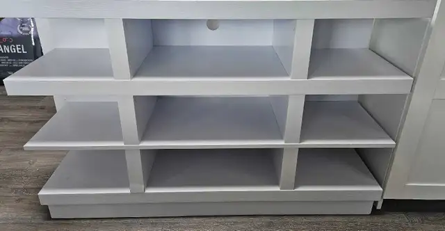 White TV Stand in TV Tables & Entertainment Units in Delta/Surrey/Langley - Image 3