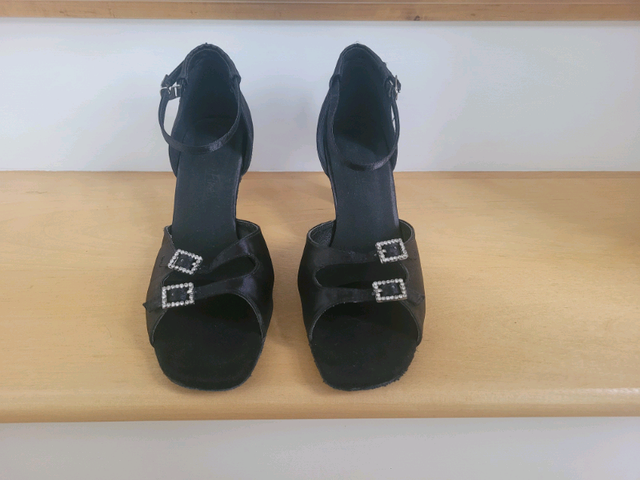 Like NEW Women's Size 8 Latin Dance Shoes . 2" Heel in Women's - Shoes in Bedford - Image 3