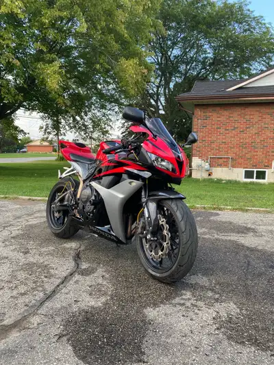 I am selling my 2007 Honda Cbr 600rr. This bike is absolutely mint, very clean all around. Tastefull...
