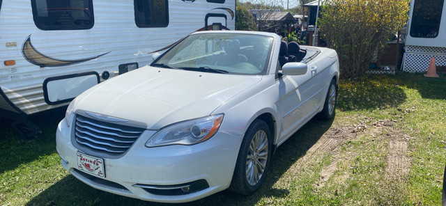 Chrysler 200 décapotable (cabriolet) 2012 dans Autos et camions  à Laval/Rive Nord - Image 2