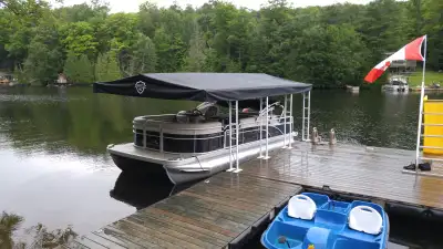 Protect your boat from the elements. Canopy size is 12' x 20' Visit : www.boatshield.ca
