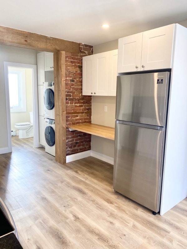 OctStunning 1bd+Den, Exposed Brick, InUnit Laundry, Dishwasher! Long