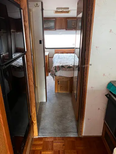 1990 CHEVY ESCAPER 454 , NEW CARBURETTOR, NEW FRIDGE, GAS STOVE, TIRES REPLACED 3 YEARS AGO, DISTRIB...