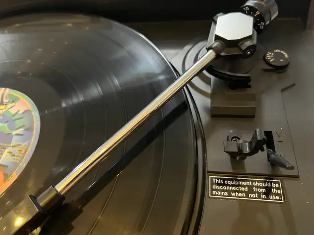 complete vintage turntable setups with receiver and speakers in General Electronics in Mississauga / Peel Region - Image 4