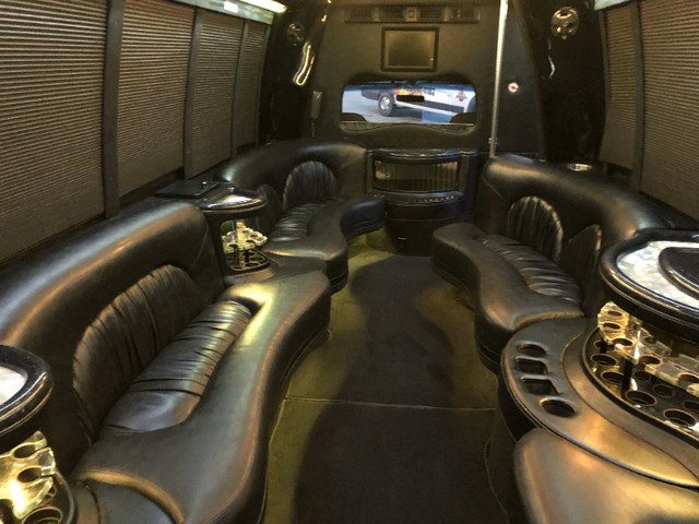 20 Passenger Party Bus - Perfect for Weddings/Grads/Concerts in Wedding in Edmonton - Image 2