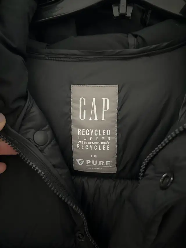 Brand New Men’s GAP Puffer Hooded Jacket LARGE in Men's in Mississauga / Peel Region - Image 3