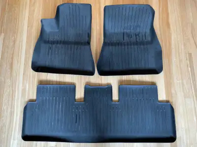 Les doublures intérieures toutes saisons pour Model 3 sont fabriquées en élastomère thermoplastique...