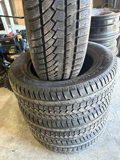 Pneus d'hiver Cashland grandeur 235/65R17 Usure 7-8/32 bon pour 2 hivers