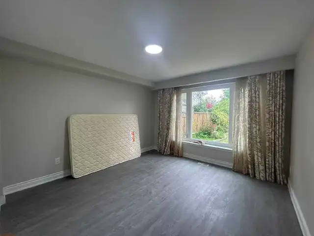 North York Rooms For Rent in Long Term Rentals in City of Toronto - Image 4