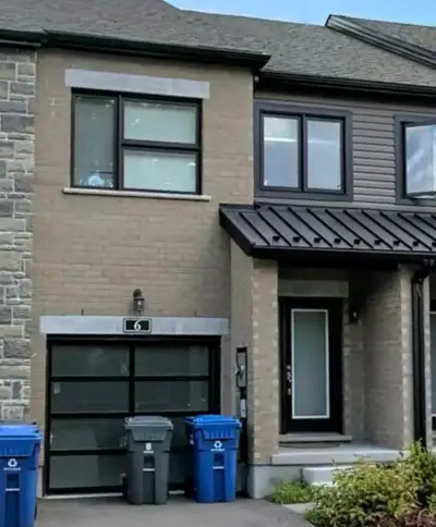 Well kept townhouse room available for the Winter semester (Jan 2026-end of April 2026). All kitchen...