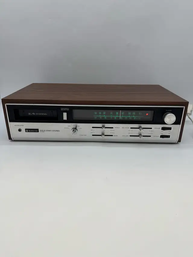 Sanyo DXL5480 Vintage AM/FM Stereo Receiver Quad 2/4 Channel in Stereo Systems & Home Theatre in City of Toronto - Image 2