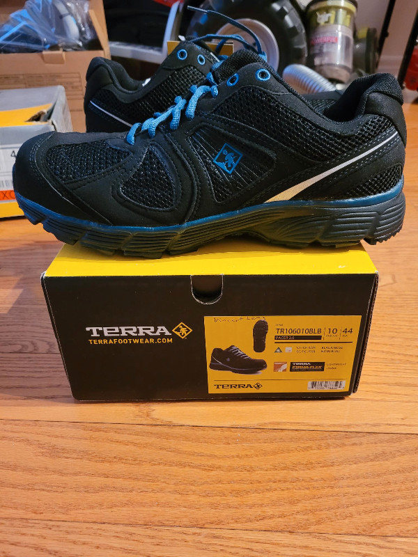 Terra Work Shoe - Size 10 Mens in Men's Shoes in Markham / York Region