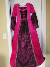 Gorgeous Ladies Roomy Size 4/6 Princess/Queen Costume