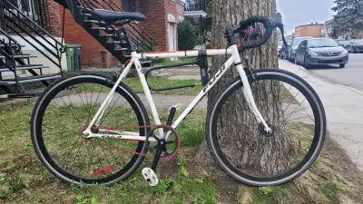 Fuji Fixed/Freewheel Bike –-- Vélo Fuji Fixie/Libre, View more