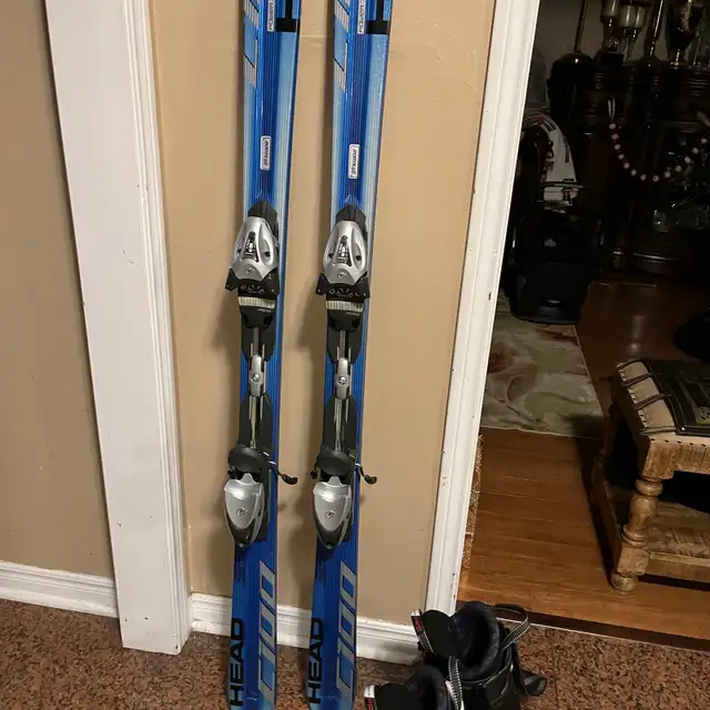 163 Head all mountain  ski with boots Boots  in Ski in Markham / York Region - Image 4
