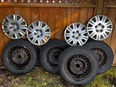 4 pneus d’hiver TOYO Observe GSI-5 R15 montés sur jantes de roues en acier. Usure 8/32. Économie ass...