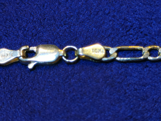 Chaine figaro uni 20p  3,4 MM 4,14 gr  en or 10k in Jewellery & Watches in Saint-Jean-sur-Richelieu - Image 3