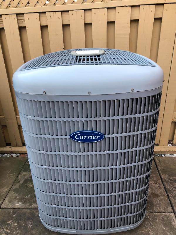 Carrier central air conditioner in Heaters, Humidifiers & Dehumidifiers in Oakville / Halton Region