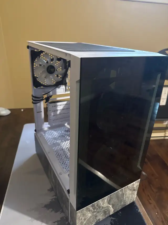 Gaming pc Case432920712142530560