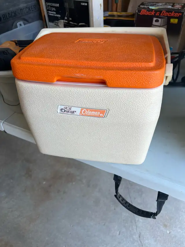 Coleman cooler little Oscar