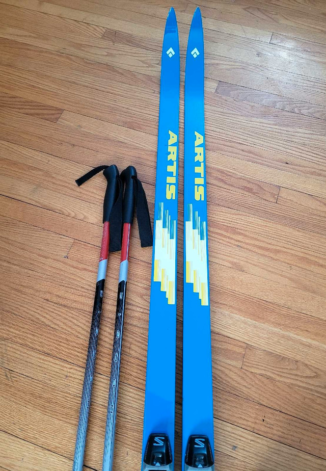 Cross Country Ski set - Womens 6.5 - 9 / Youth 5.5 - 8 in Ski in Winnipeg - Image 2