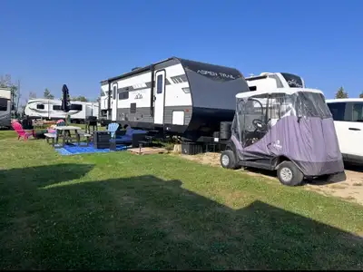 Free Rent 2026! I am selling my 2023 2850BHS Aspen Trail, total length 32.92 ft a spacious and well-...