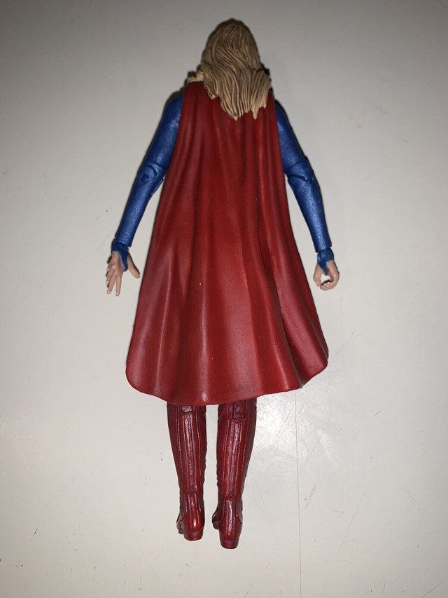 DC Collectibles Supergirl Melissa Benoist Action Figure 7” loose in Toys & Games in Oshawa / Durham Region - Image 2