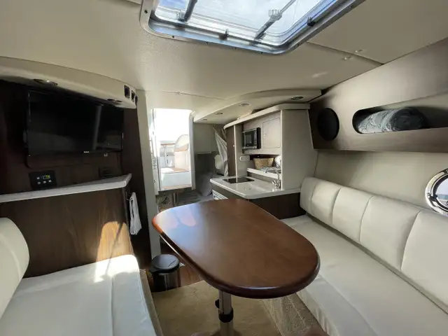 2017 rinker 290 end of season sale price in Powerboats & Motorboats in Cape Breton - Image 9