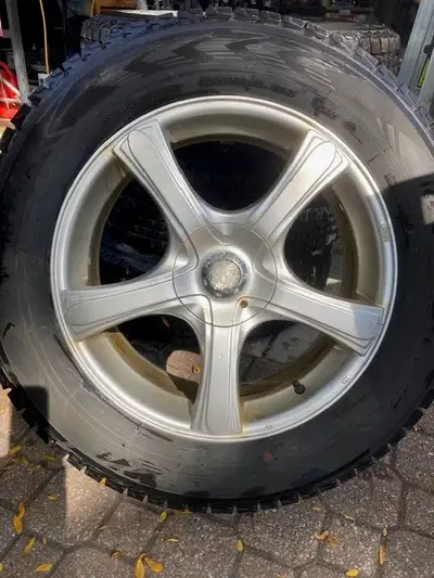 4 Pneus d’hiver Yokohama Ice Guard G075 235/65R18 monté sur mag Marque : Yokohama Ice Guard G075 Gra...
