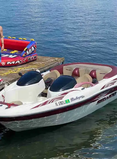 In good condition, runs great, Mercury V6, great for skiing and tubing