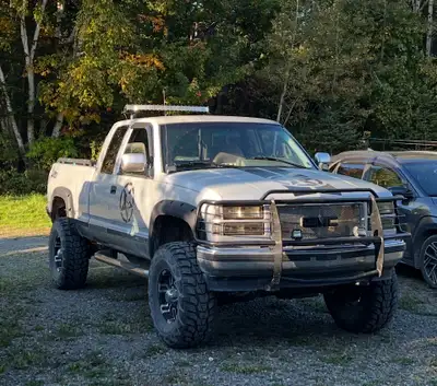 1996 k1500 4x4 , 4 inch suspension lift kit + 2 inch body lift, 35 inch tire and mags ,, A lot of mo...