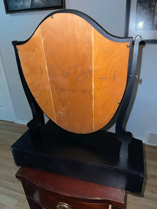 vintage tabletop vanity with swivel mirror in Home Décor & Accents in Calgary - Image 4
