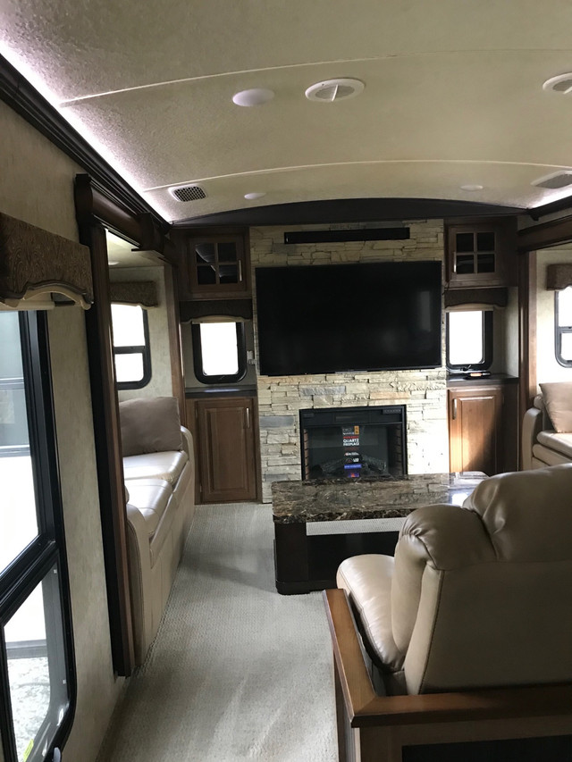 2017 Montana 3790RD in RVs & Motorhomes in Nelson - Image 2