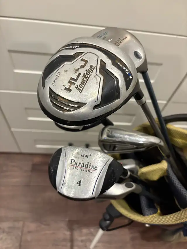 women’s right handed golf clubs and bag  in Golf in Guelph - Image 6