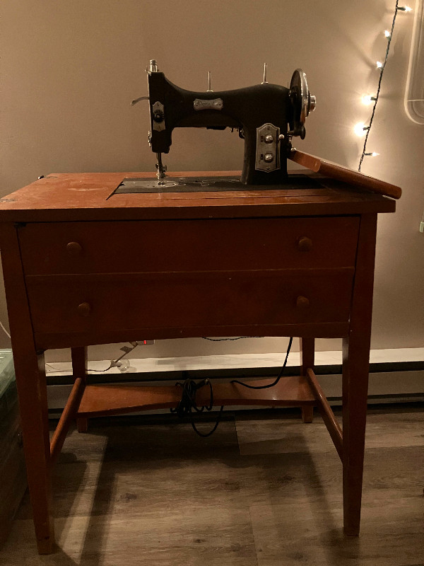 Vintage Domestic Sewing Machine Unit in Arts & Collectibles in Penticton