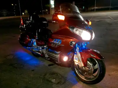 Feast your eyes on this super clean, used 2007 Honda Goldwing 1800cc, a touring legend! This beauty...